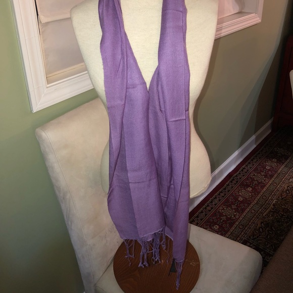 Lavender Kenneth Cole pashmina. - Picture 2 of 4